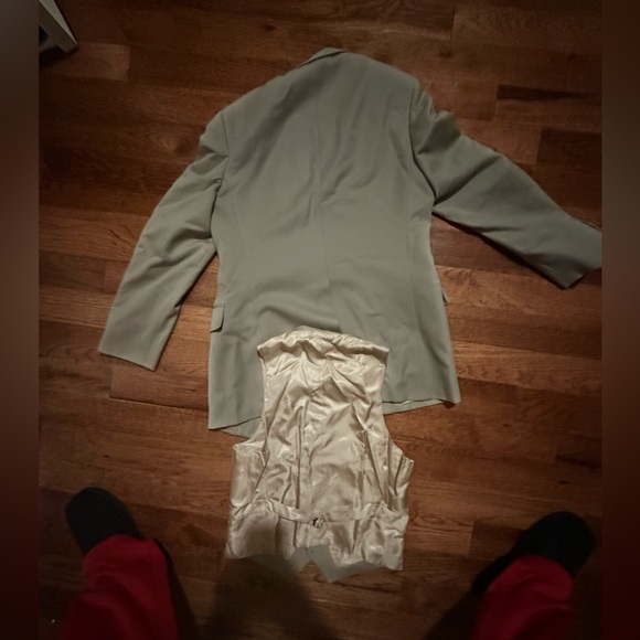 Men’s M tan Anthony Bently tux and vest pair - Picture 2 of 4